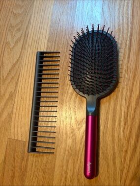 Dyson Magenta Paddle Brush with Black Wide-Tooth Comb